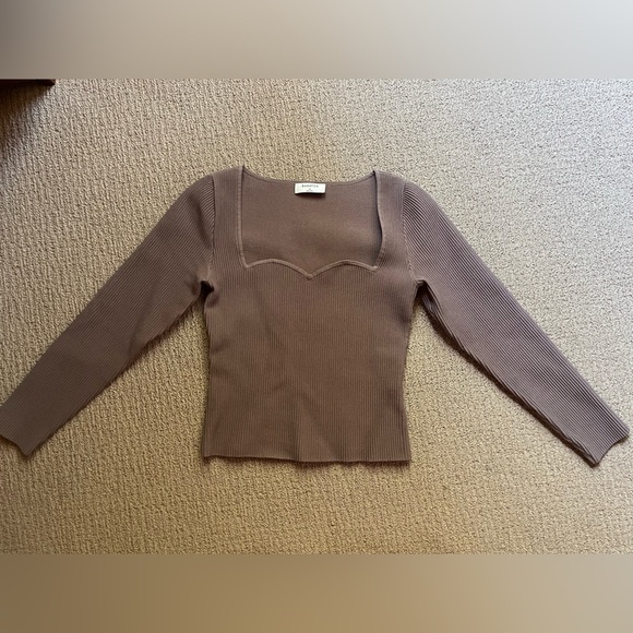 Aritzia Babaton Sculpt Knot Sweetheart Longsleeve Limited Edition Taupe - Picture 4 of 6